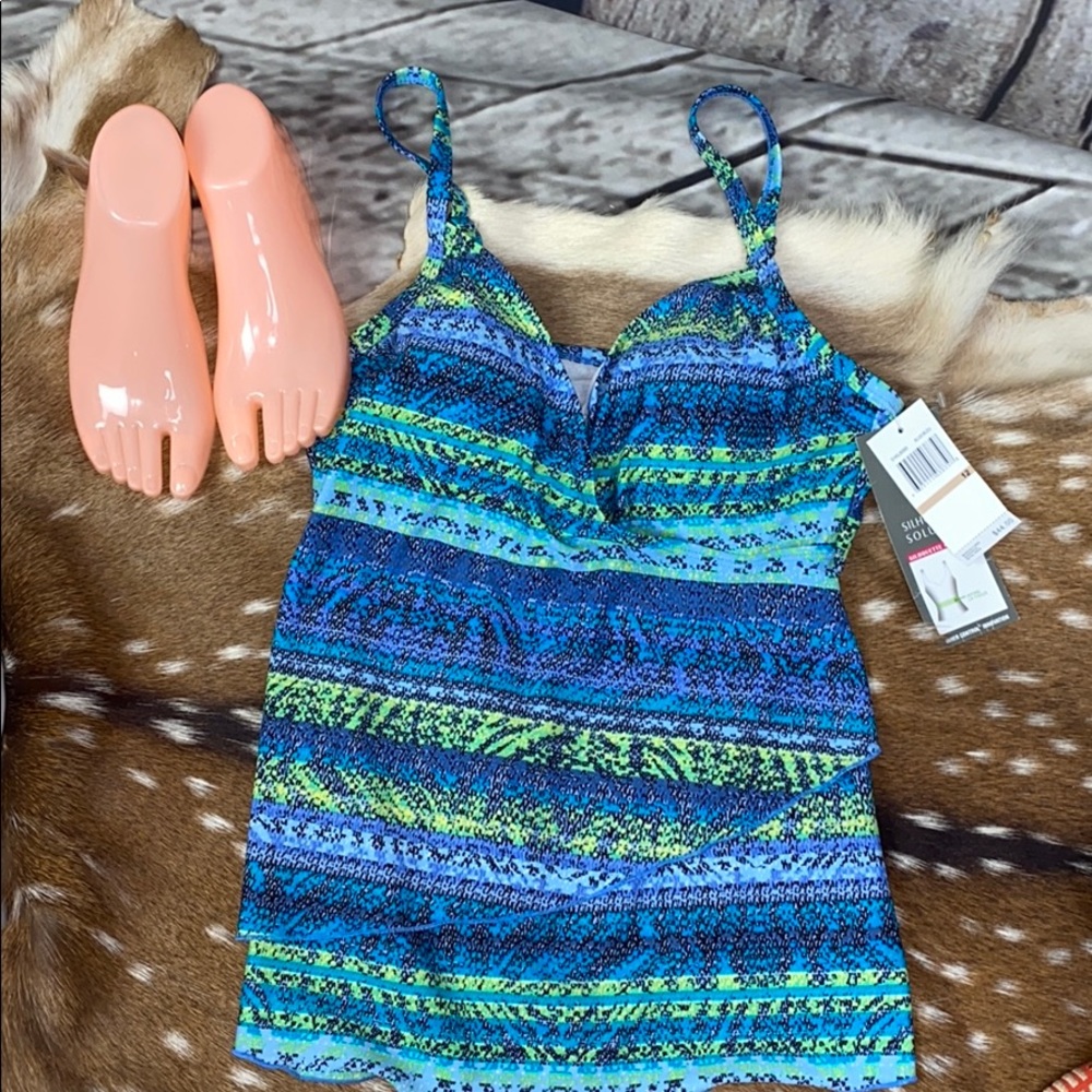 NWT Silhouette Solution Swimsuit Top Sz 12